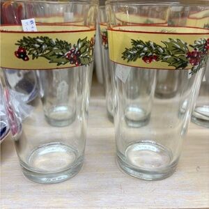 Festive Holiday Pint Glasses with Berry Design Set of 4